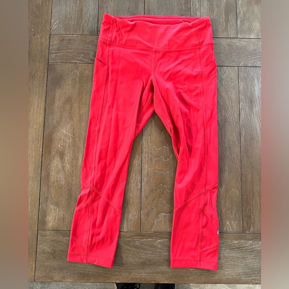 Lululemon Red Capri leggings size 6 with pockets